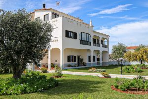 LARGE 8+2 BEDROOM HOUSE IN BENFARRAS